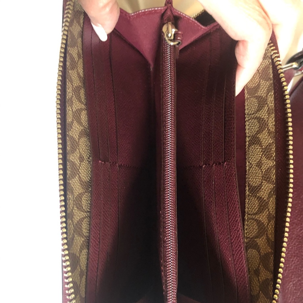 Cross grained leather zippy wallet